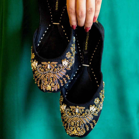 Black Crystal Glow – A Festive Favorite For Women
