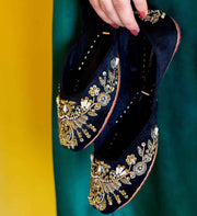 Black Crystal Glow – A Festive Favorite For Women