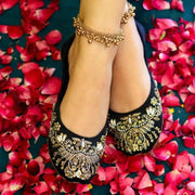 Black Crystal Glow – A Festive Favorite For Women