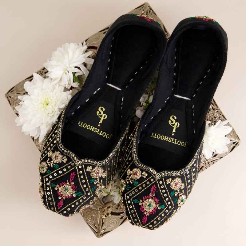 Regalia Noir – Luxury Black Embroidered Velvet Khussa For Women