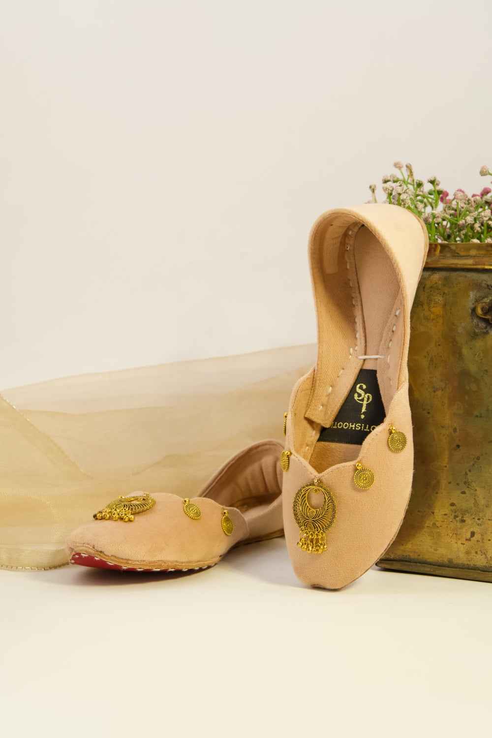 Mehvar Embellished Velvet Khussa For Women