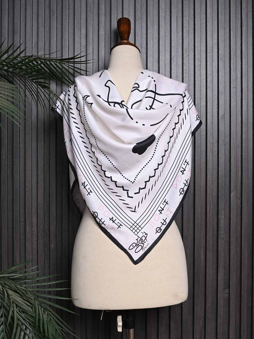 Uraan Scarf – Graceful & Elegant For Women