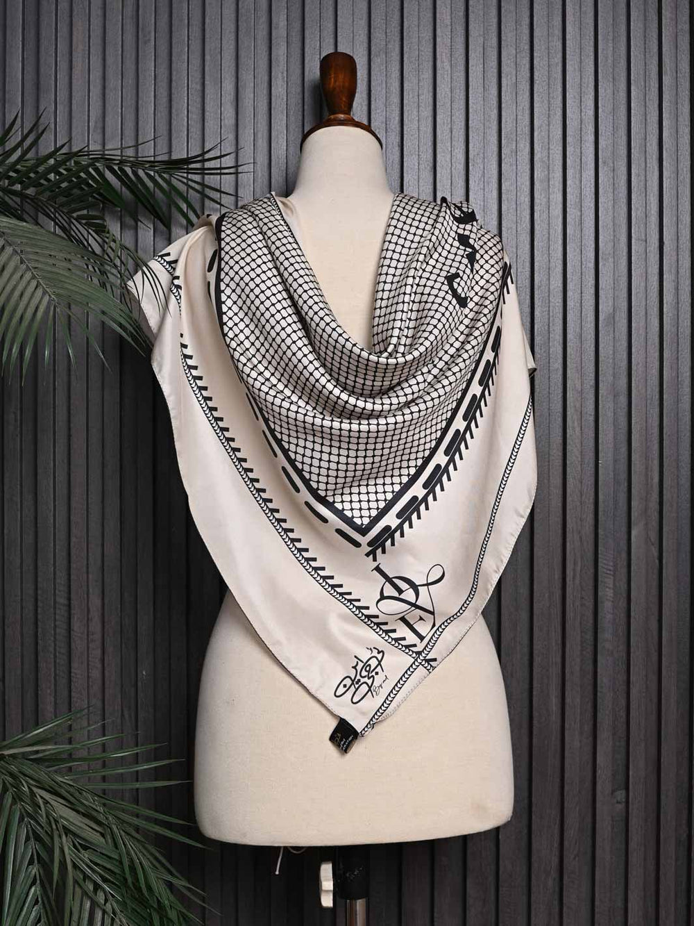 Parwaaz Scarf – Elegant & Luxurious For Women