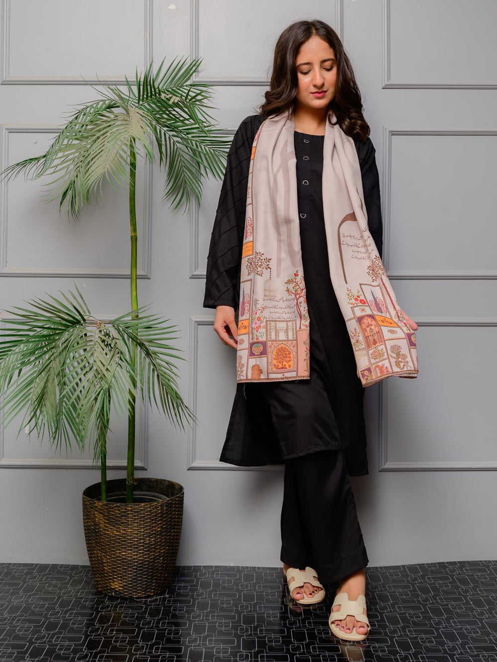 Calligraphed Odhni – احساس کو اوڑھ لیجیے For Women