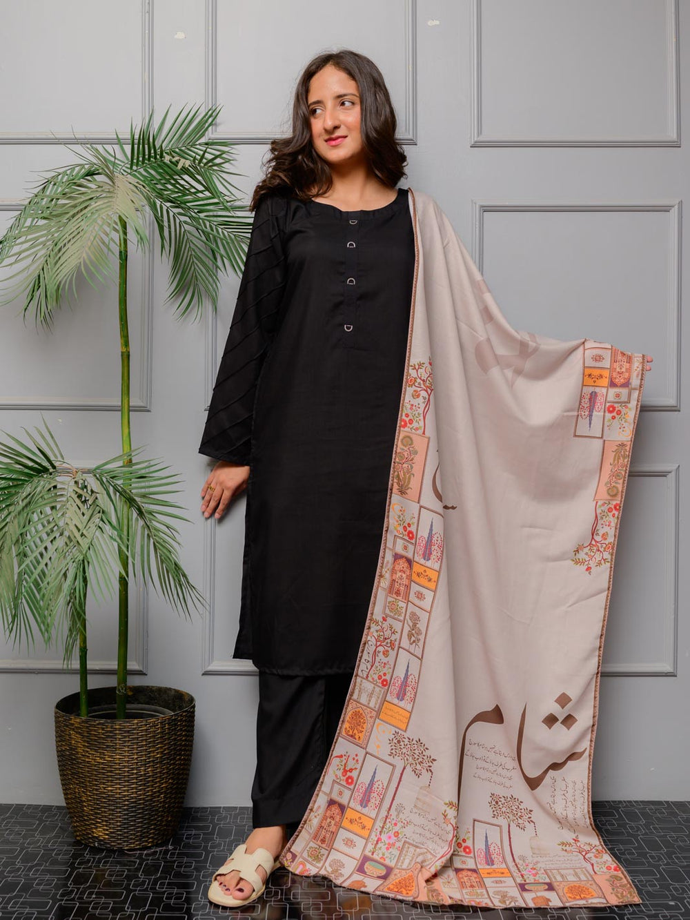 Calligraphed Odhni – احساس کو اوڑھ لیجیے For Women