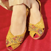 Yellow Peep-Toe Peshawari Khussas – A Bright Blend of Tradition & Style For Women