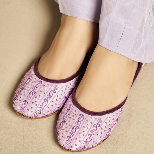 Lavender Embroidered Khussa – Soft Elegance with a Touch of Glamour For Women