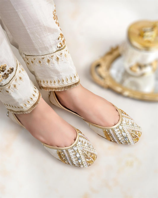 White and Gold Khussa: Elegant Pearls and Kora Dabka Embellishments For Women