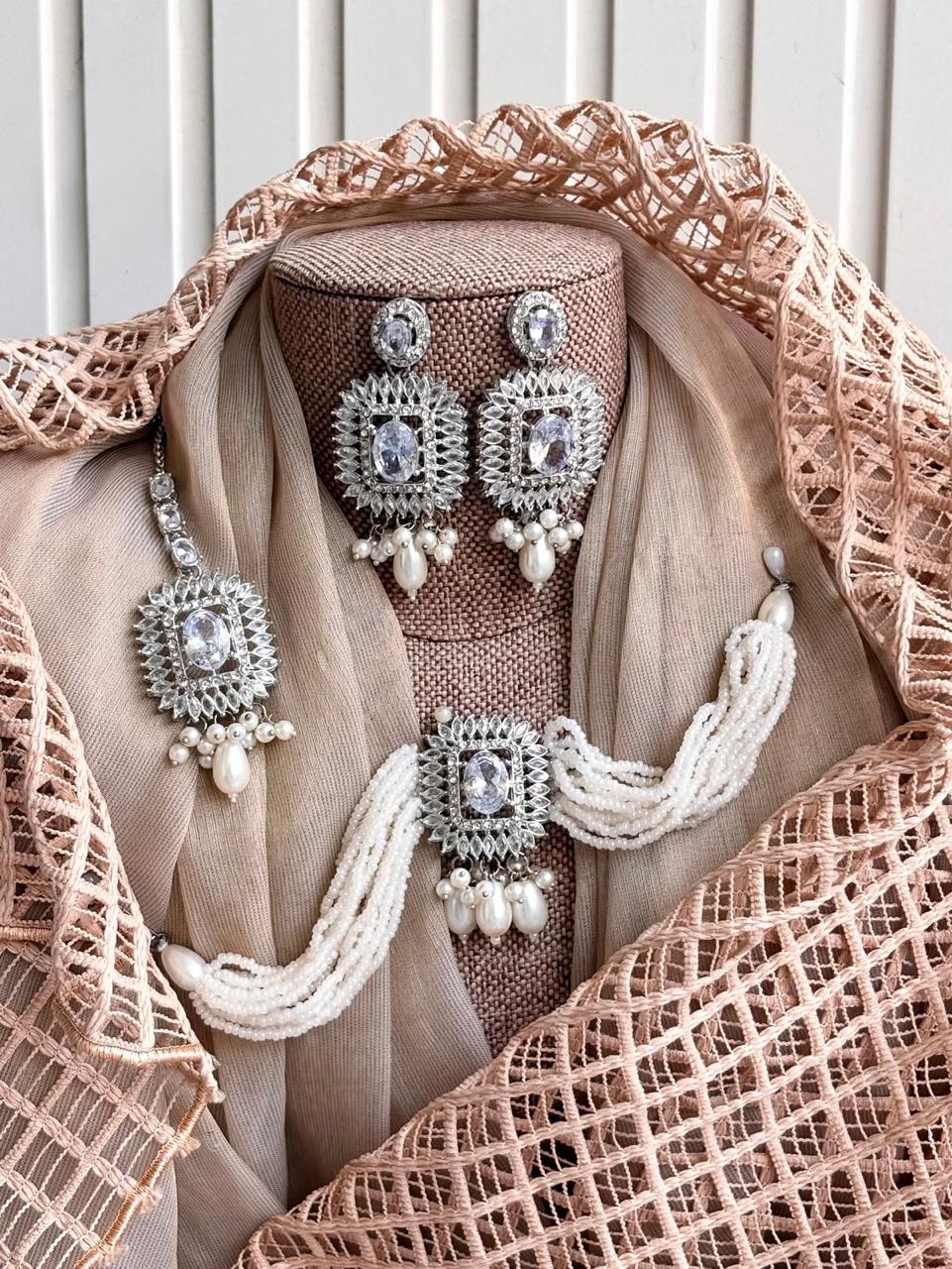 Regal Elegant Choker Set For Women