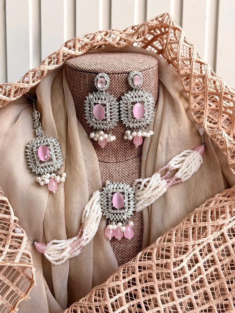 Regal Elegant Choker Set For Women
