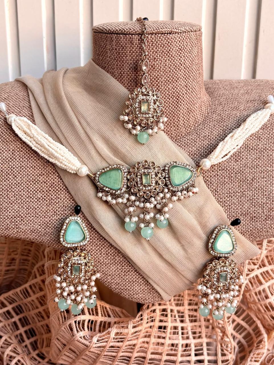 Ziraya Radiant Choker Set For Women