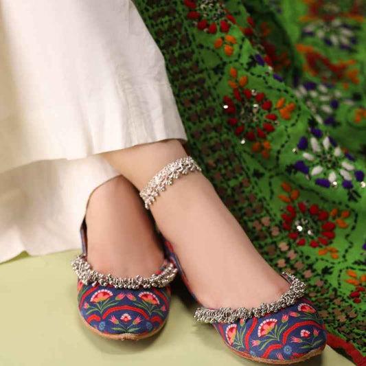 Twilight Tulip Khussa – Floral Velvet Charm with Beaded Detail For Women