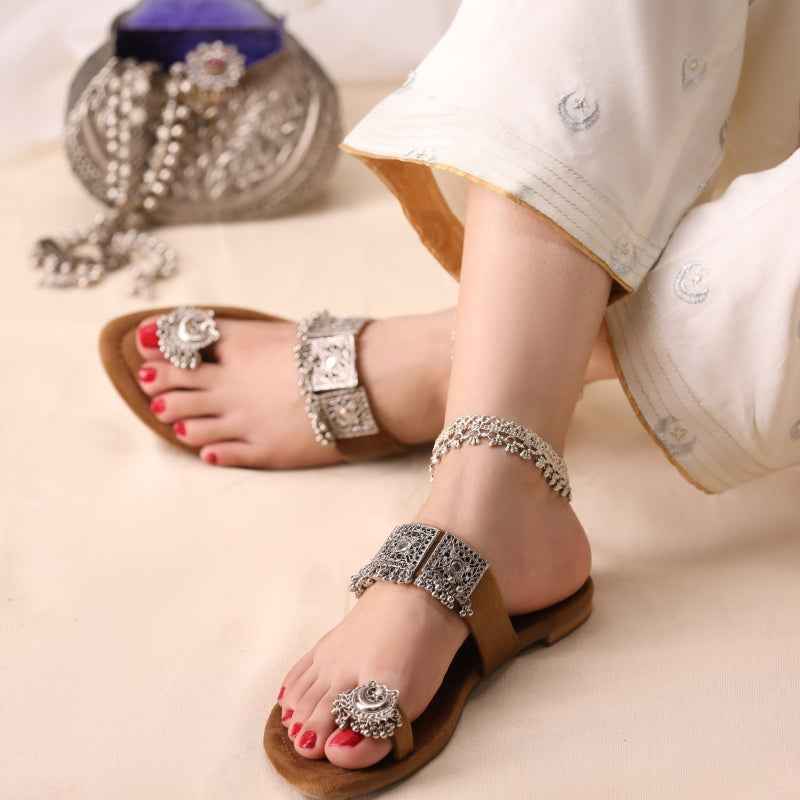 Rang-e-Gul Kolhapuri – Velvet Elegance with Silver Charm For Women
