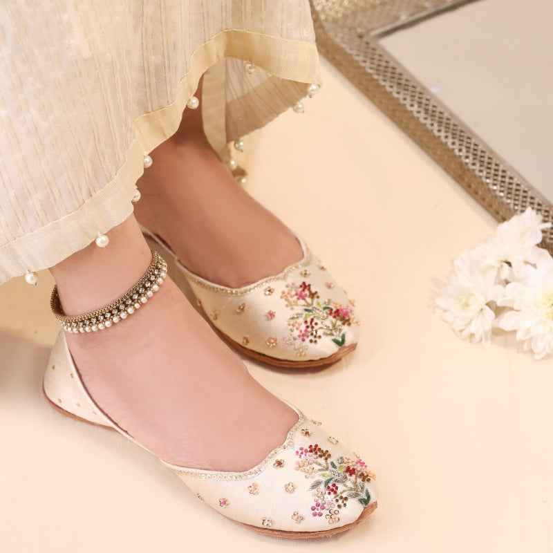 Ombre Oasis White Handcrafted Floral Khussa For Women