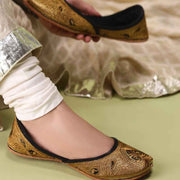 Jashn-e-Dil – Velvet Khussas with Gold Tilla Embroidery For Women