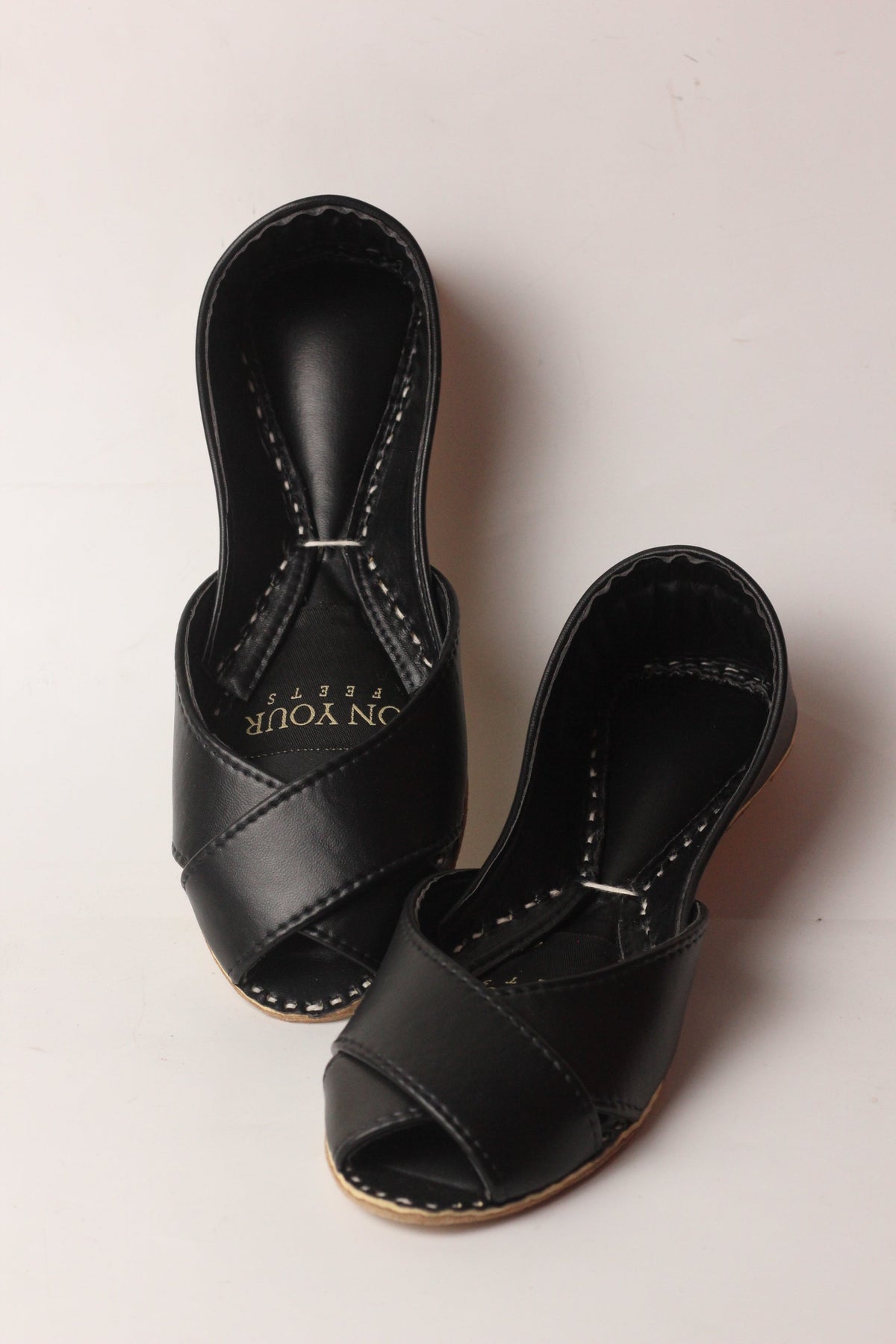 Darkness – Black Peshawari Cut Jutti For Women
