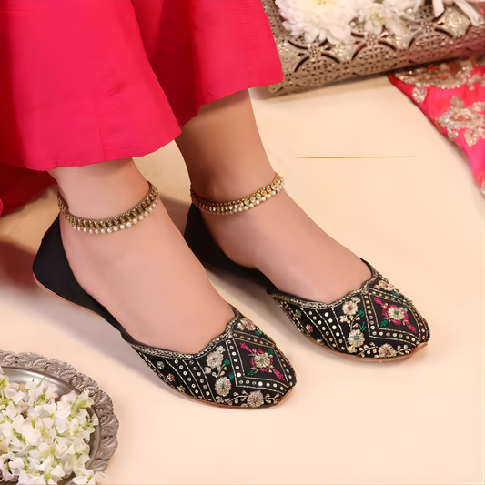 Regalia Noir – Luxury Black Embroidered Velvet Khussa For Women
